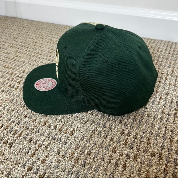 NEW Mitchell and Ness Milwaukee Bucks Tapestry Icon Snapback Hat Green NBA - Picture 3 of 9